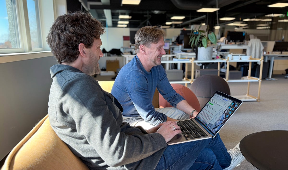 Paal og Kjell i sofaen